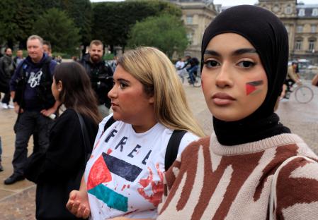Manifestante pro palestina en París REUTERS/Pascal Rossignol