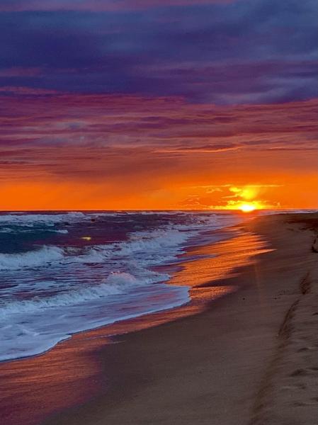 Puesta de sol en Gavà Mar después de la tormenta.