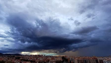 La gran nube de la tormenta sobre Terrassa.