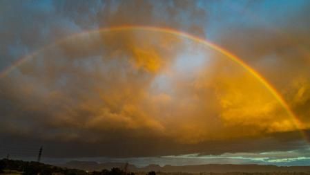 Arco iris tras la lluvia en Manlleu.