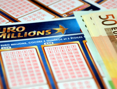 Una pareja gana 210 millones de euros en el Euromillones pero un error que nunca olvidarán les deja sin premio