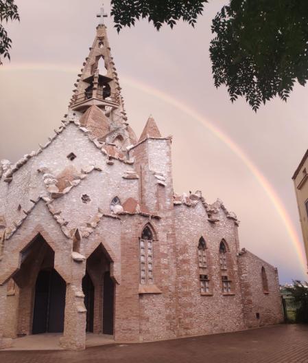 Arcoíris encima de la Església del Sagrat Cor de Vistabella