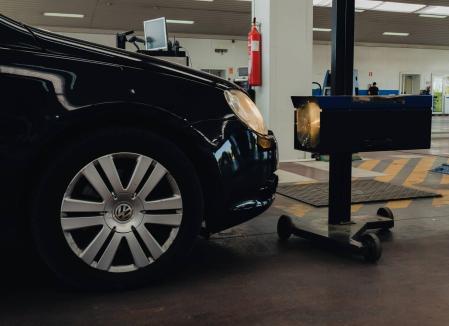 Es obligatorio pasar periódicamente la inspección técnica ITV a partir de cierta edad del vehículo