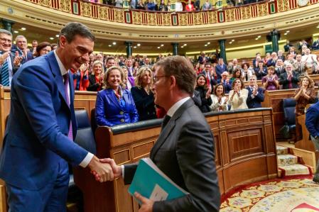 Feijóo felicita a Sánchez al término del debate de investidura