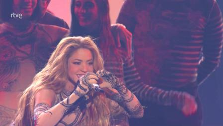 Shakira lanza un besos a sus hijos en plena actuación de 'Shakira: BZRP Music Sessions, Vol. 53'