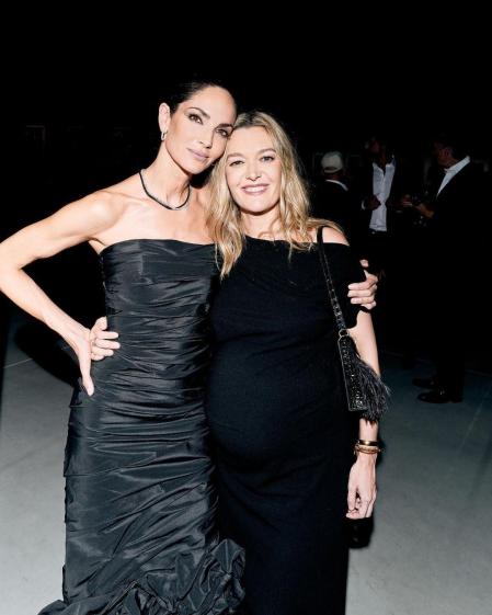 Eugenia Silva y Marta Ortega en la exposición de Helmut Newton