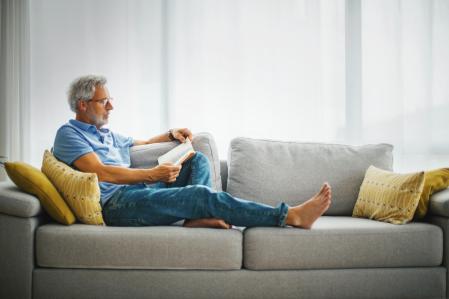 Existen multitud de obras literarias y de no ficción con personajes de edad avanzada como protagonistas.