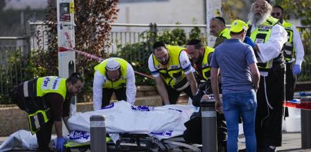 Un ataque con tres muertos en Jerusalén enturbia la prórroga de la tregua y la visita de Blinken