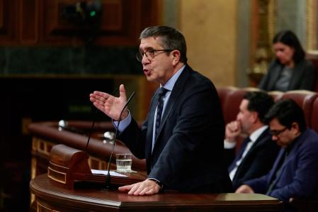 El portavoz socialista, Patxi López, esta tarde en el pleno del Congreso