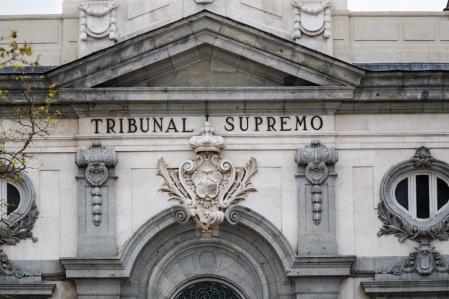 El Tribunal Supremo es el órgano constitucional de España que se encuentra en la cúspide del Poder Judicial. Es el tribunal superior en todos los órdenes, salvo lo dispuesto en materia de garantías constitucionales cuya responsabilidad descansa en el Tribunal Constitucional, ajeno al Poder Judicial. Es un órgano jurisdiccional único en España con jurisdicción en todo el territorio nacional, constituyendo el tribunal superior en todos los órdenes (civil, penal, contencioso-administrativo, social y militar).
