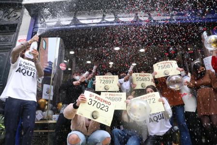 Administración de Doña Manolita, en Madrid, en la celebración de los premios de la lotería de Navidad que repartió en el 2020