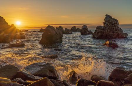 La salida del sol de diciembre en la Cala dels Frares.