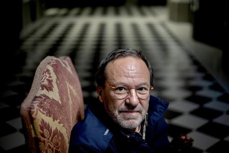 FOTO ALEX GARCIA EL ASTROLOGO JOSE MILLAN FOTOGRAFIADO PARA LA CONTRA DE IMA SANCHIS 2024/01/10 2024/01/10