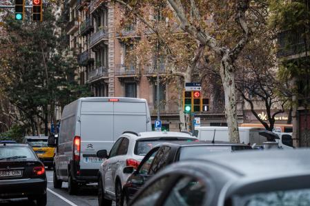 El triple semáforo de la esquina de Aragó