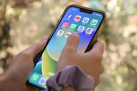 Educación limita el uso del móvil solo para usos educativos en las clases de secundaria