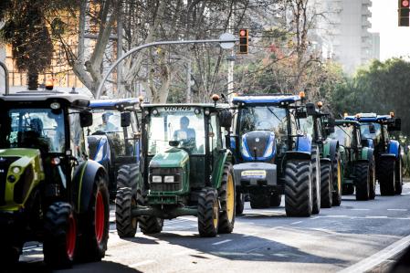 Tractores en Barcelona, protestas agricultores, payeses, ganaderos por avenida Diagonal en 2024&nbsp;