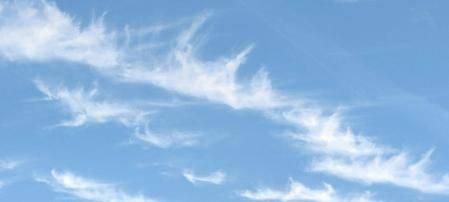 Cielo de cirrus uncinus.