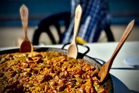 Mi paella valenciana en un concurso la semana pasada, hecha a leña, y lista para catar por el jurado