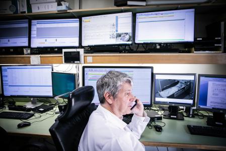 El neurólogo Álex Iranzo trabaja en una línea de investigación sobre la relación del trastorno de la conducta del sueño y el Parkinson