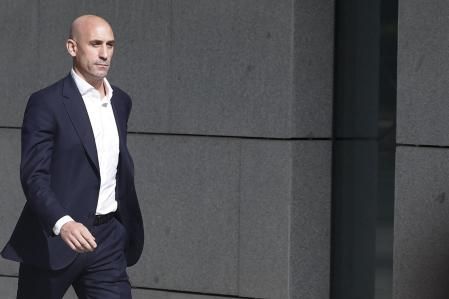 GRAF818. MADRID, 15/09/2023.- L'expresident de la Reial Federació Espanyola de Futbol (RFEF) Luis Rubiales, en la seva llegada a declarar aquest divendres com investigada por presumpta agressió sexual i coacciones en relació amb el petó que li va fer a la jugadora Jenni Hermoso després de la final del Mundial a Sídney. EFE/ Sergio Pérez