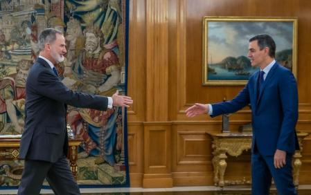 El rey Felipe VI y Pedro Sánchez en la Zarzuela