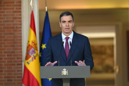 Pedro Sánchez durante su comparecencia de ayer para explicar su decisión de continuar en la Moncloa. POLÍTICA / P. 12 A 17 Y EDITORIAL