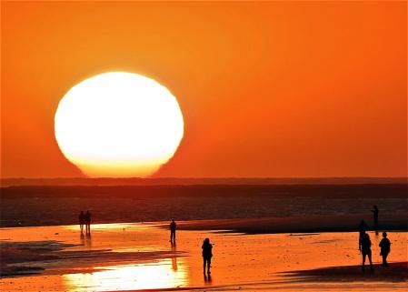 Efecto Omega al atardecer en la playa de la Costilla de Rota.