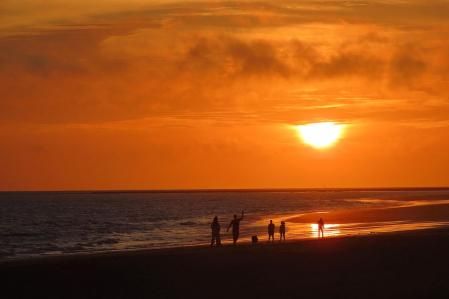 Puesta de sol en la playa de la Costilla de Rota.