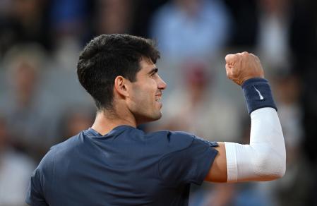 PARIS, FRANCE - JUNE 04: Carlos Alcaraz of Spain celebrates a point against Stefanos Tsitsipas of Greece in the Men's Singles Quarter Final match during Day Ten of the 2024 French Open at Roland Garros on June 04, 2024 in Paris, France. (Photo by Clive Mason/Getty Images)