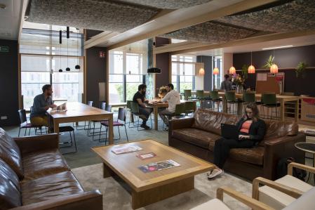 BARCELONA- COWORKING EN CALLE CIUTAT DE GRANADA 150- FOTO ANA JIMENEZ