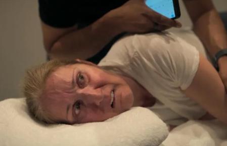 El impactante momento en el que Celine Dion sufre una dolorosa convulsión frente a la cámara