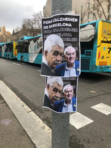 Dos de los carteles despectivos contra los hermanos Maragall aparecidos en varios lugares de Barcelona