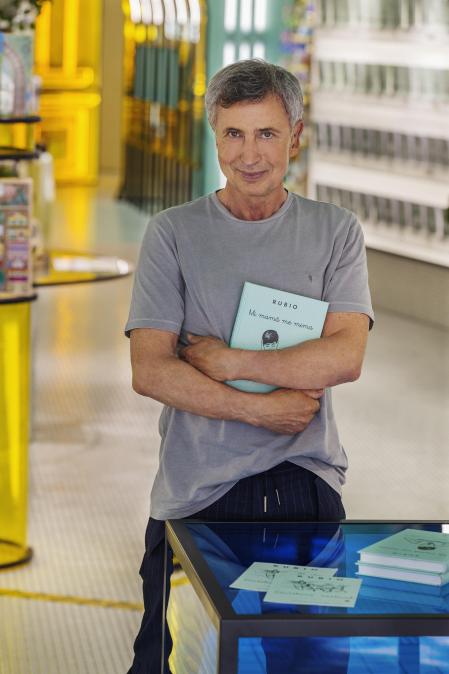 Enrique Rubio, en la tienda que la firma tiene en València