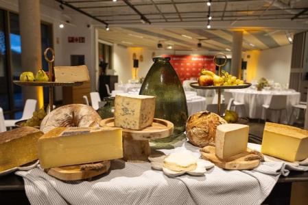 Algunos de los quesos que protagonizaron la cena temática en el Basque Culinary Center