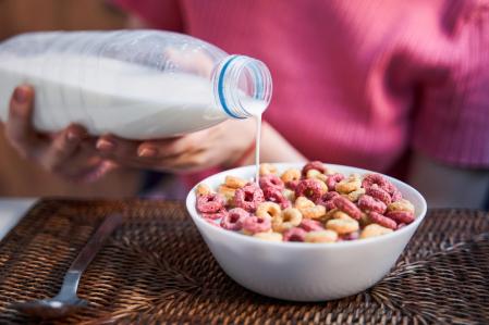 Los cereales azucarados son habituales en el desayuno de los más pequeños, pero su consumo debería limitarse