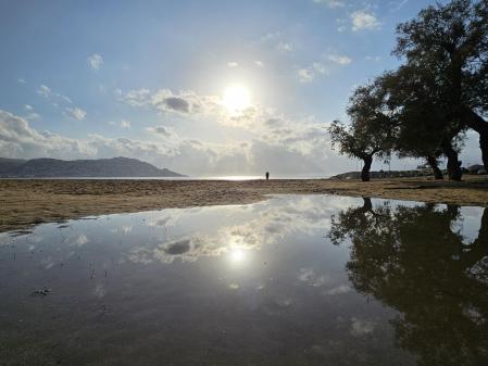 Reflejos de la lluvia en la playa de Santa Margarida de Roses.