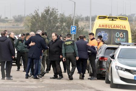 Imagen del dispositivo desplegado en torno a la residencia incendiada en Villafranca de Ebro
