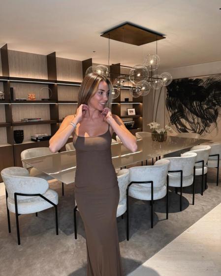 El acogedor hogar de Alice Campello rebosa elegancia y calidez.