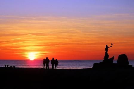 La puesta de sol de la Libertad en Rota.