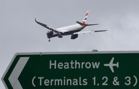Avión a punto de aterrizar en el aeropuerto de Heathrow