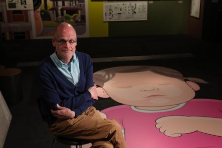 Retrato del autor de cómic Chris Ware y exposición en el CCCB