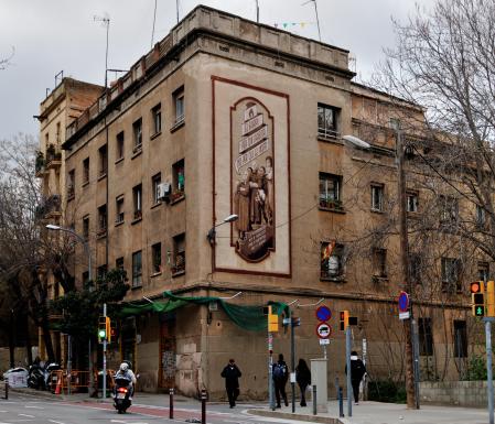 Mural de Roc BlackBlock en el edificio de la avenida Vallcarca.