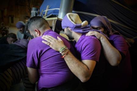Preparativos de Semana Santa de los Costaleros de Jesús de Mataró.