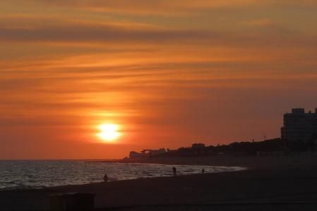Atardecer calimoso en la playa de Rota.