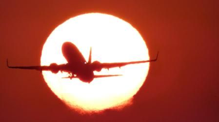 El avión fundido por la ola de calor.