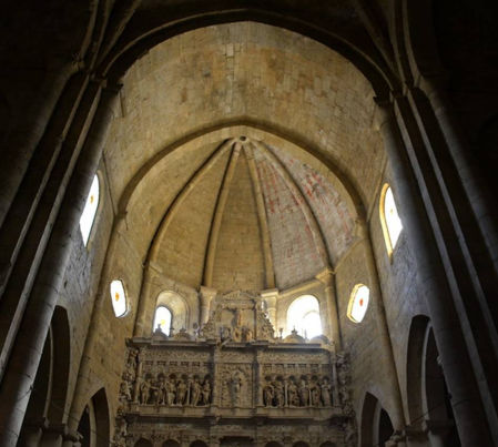 Altar mayor de alabastro en la iglesia Santa Maria de El Sarral.