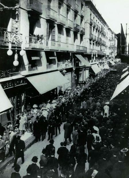 Asombra el orden que agrupa a tantos peatones&nbsp;
