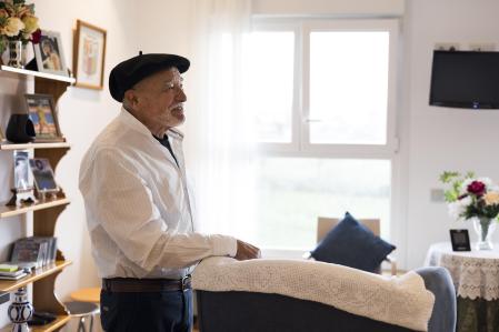 Egurtzegi: viviendas con cuidados, solo plazas concertadas (no privadas), financiadas públicamente con copago según renta. Competencia de la Diputación.