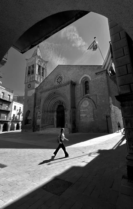 Juego de luces y sombras en Agramunt.