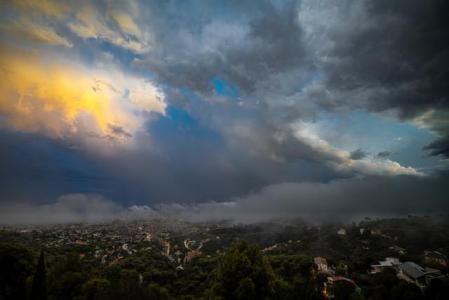 El cielo de J.M.W. Turner sobre Barcelona.